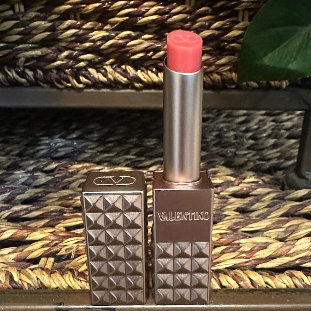 Valentino Vibrant Pink/Corsl Lipstick- 120R